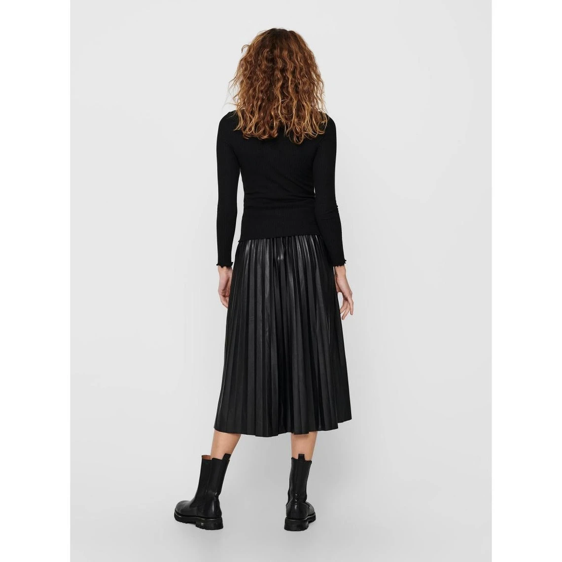 ONLY Top Noir | 3 SUISSES – Image 3